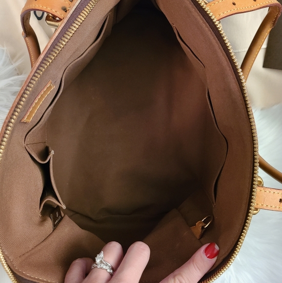 🔥Louis Vuitton Tivoli GM🔥 - Picture 9 of 15